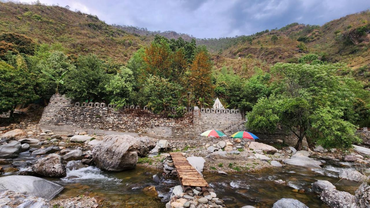 Hobo Huts By The Riverside Panuanaula Exterior photo