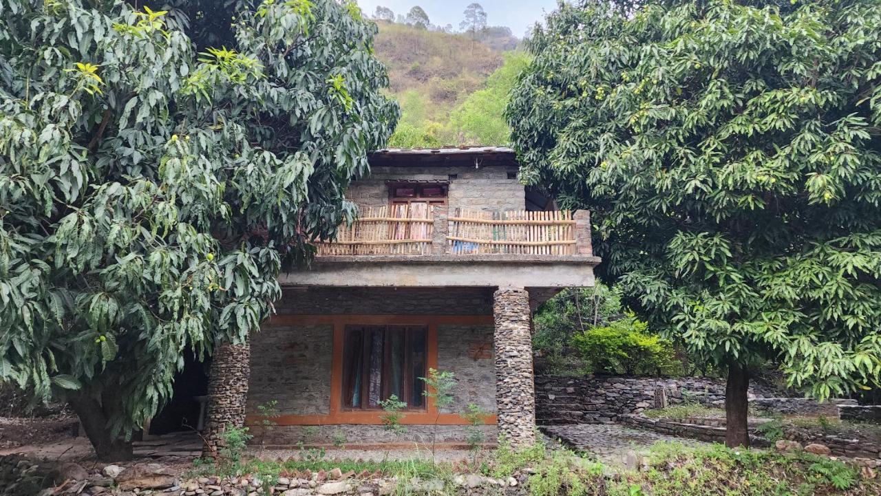 Hobo Huts By The Riverside Panuanaula Exterior photo